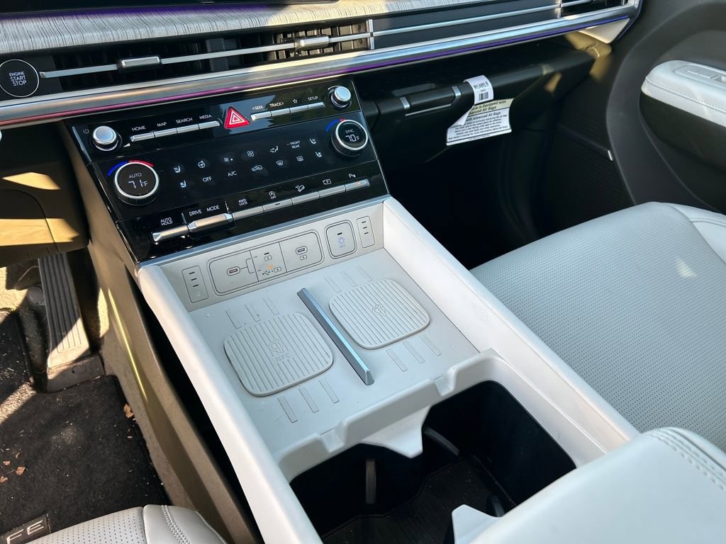 Certified 2025 Hyundai Santa Fe Calligraphy image 18