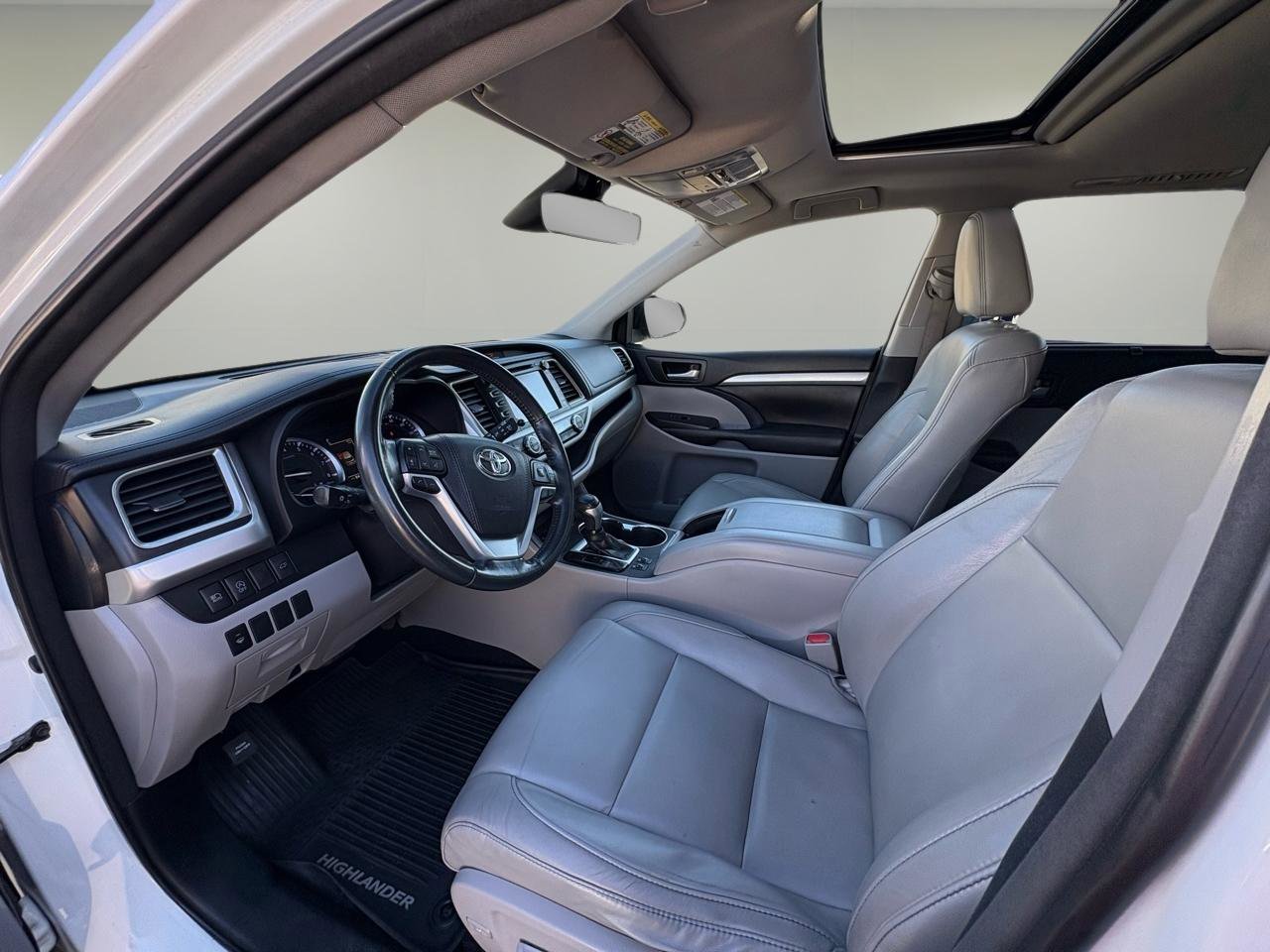 Used 2018 Toyota Highlander XLE image 11