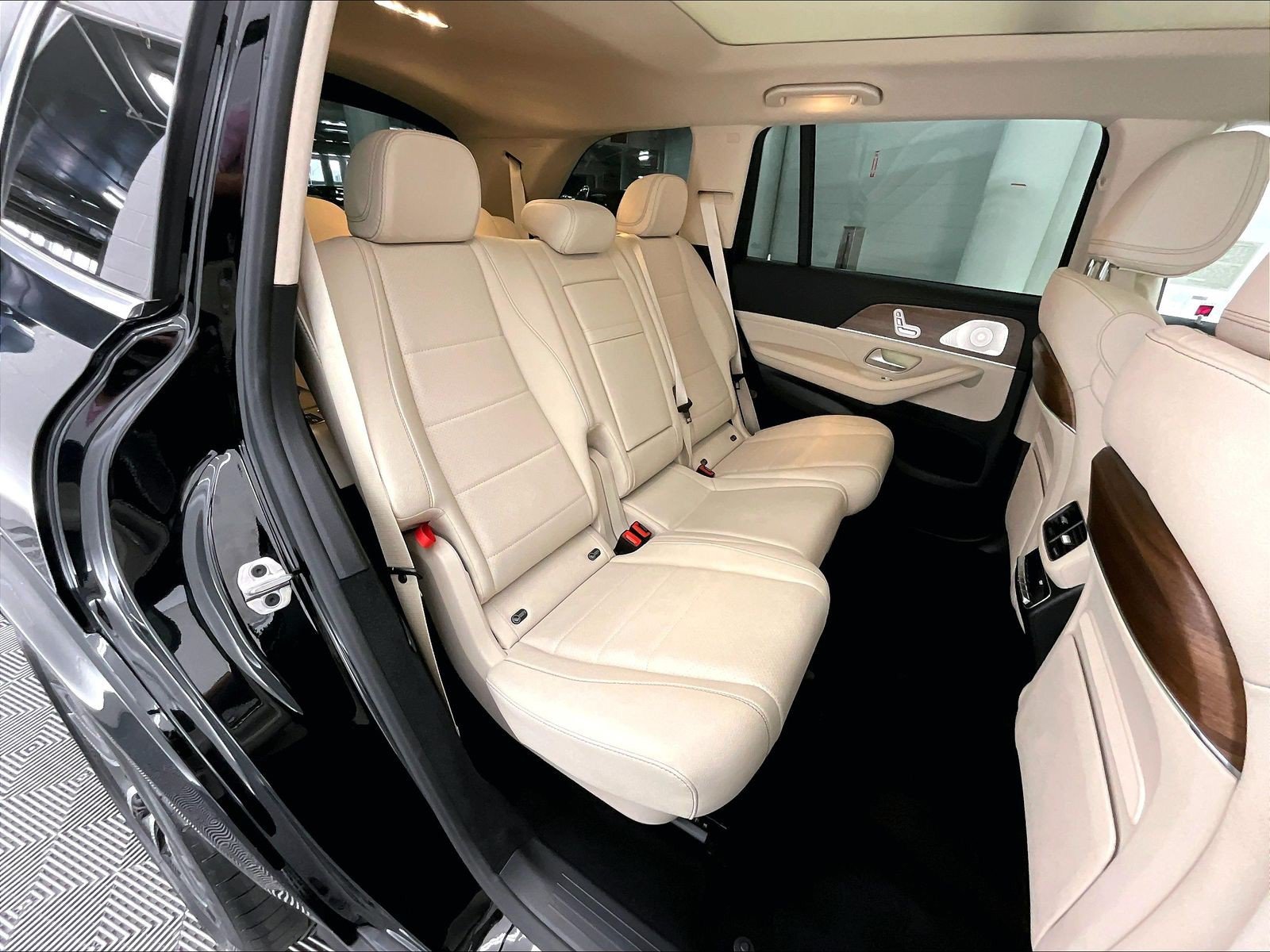 Used 2026 Mercedes-Benz GLS 450 4MATIC image 17