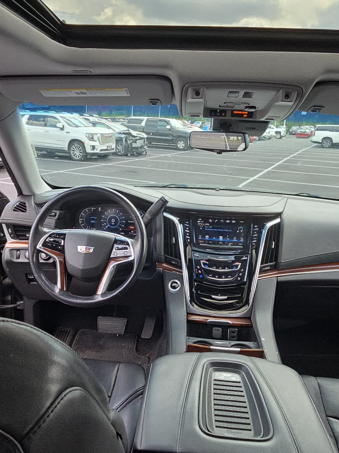Used 2019 Cadillac Escalade ESV Premium Luxury AWD/4WD image 7