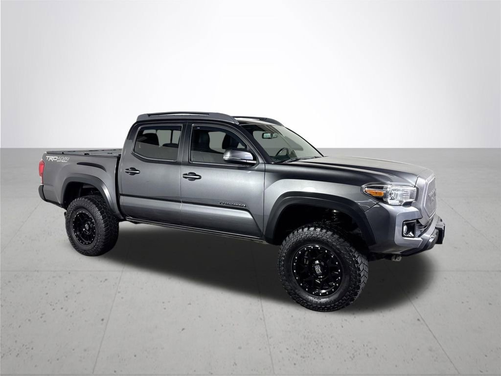 Used 2017 Toyota Tacoma TRD Off-Road w/ Tow Package (A/T) AWD/4WD image 4