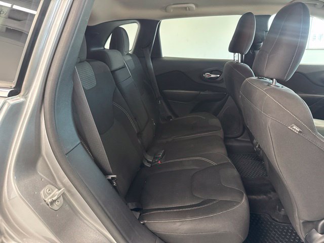 Used 2016 Jeep Cherokee Latitude w/ Cold Weather Group AWD/4WD image 27