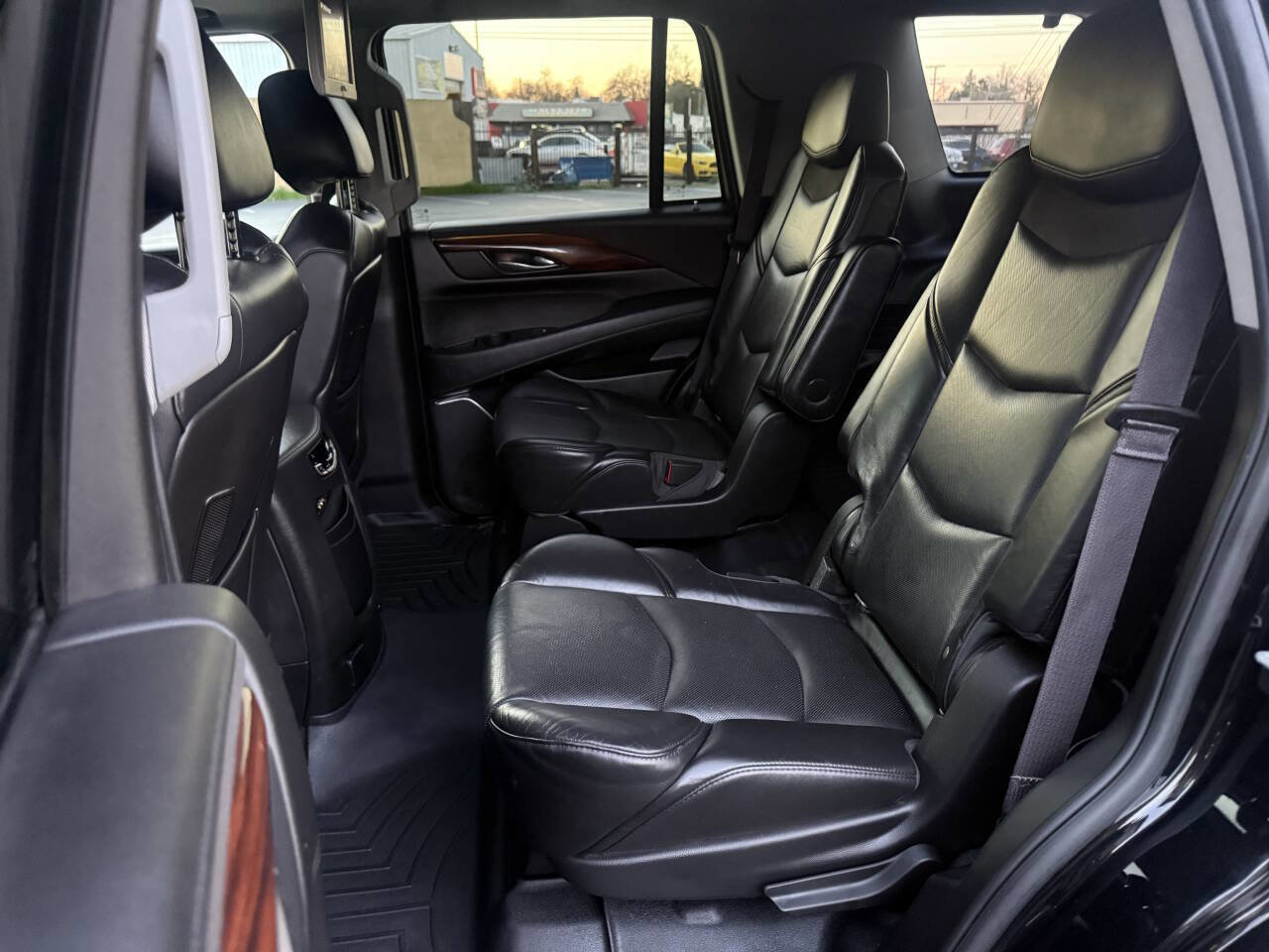 Used 2015 Cadillac Escalade Luxury image 20