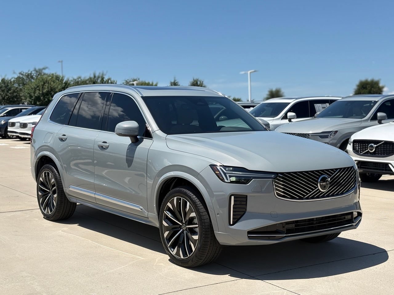 New 2026 Volvo XC90 B6 Plus w/ Protection Package Premier AWD/4WD image 4