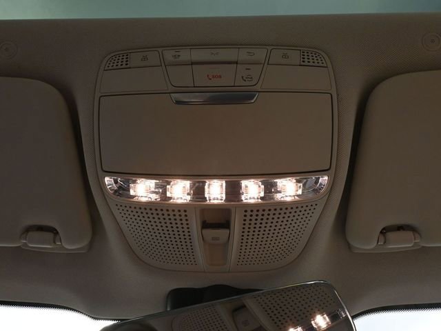 Used 2021 Mercedes-Benz GLC 300 4MATIC image 32