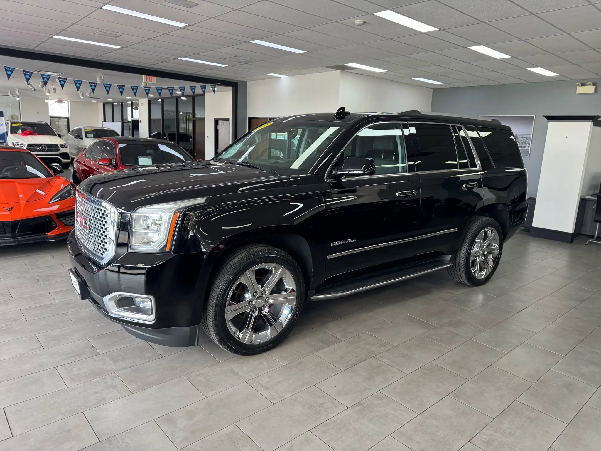 Used 2016 GMC Yukon Denali w/ Enhanced Security Package image 2