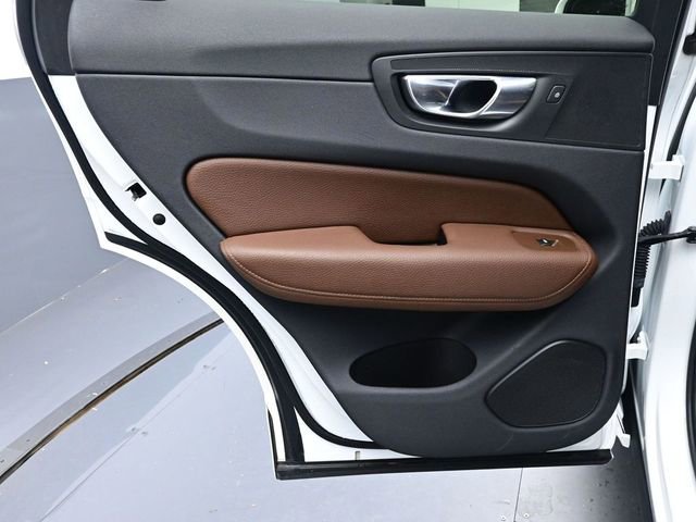 Used 2019 Volvo XC60 T5 Momentum w/ Premium Package image 23