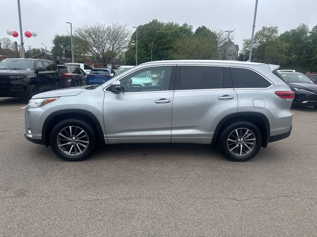 Used 2017 Toyota Highlander XLE AWD/4WD image 4