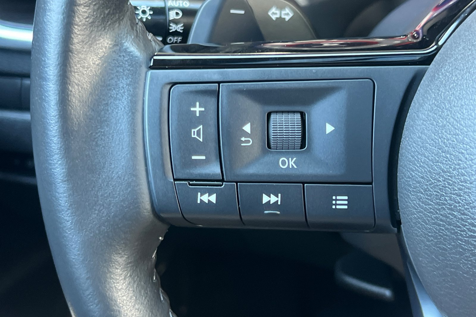 Certified 2023 Nissan Rogue Platinum w/ Platinum Premium Package AWD/4WD image 28