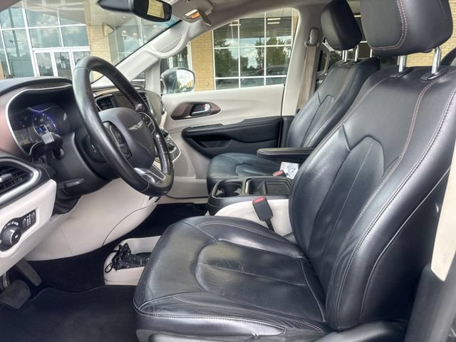 Used 2019 Chrysler Pacifica Touring-L FWD image 8