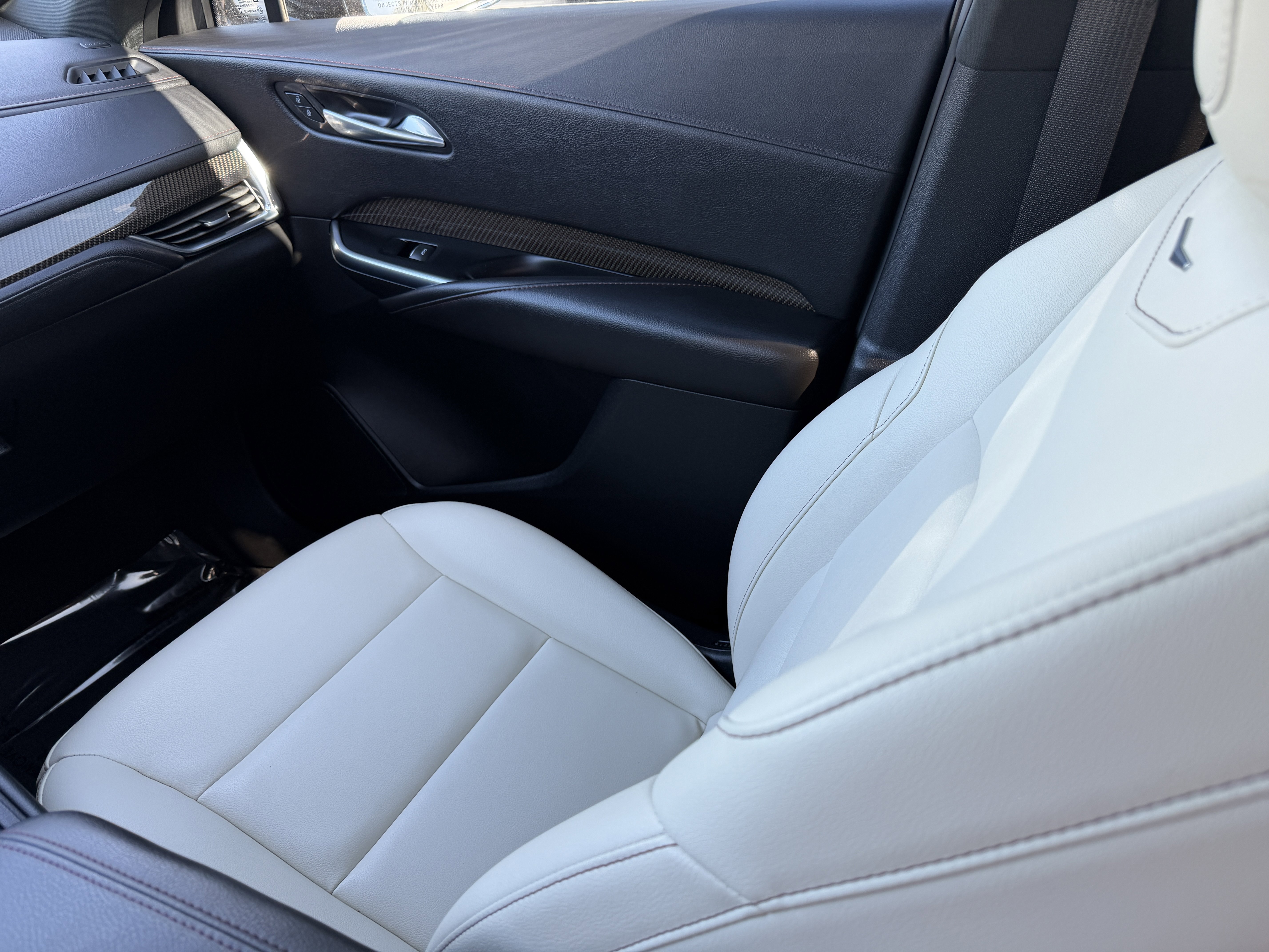 Used 2019 Cadillac XT4 Sport w/ Cold Weather Package image 13