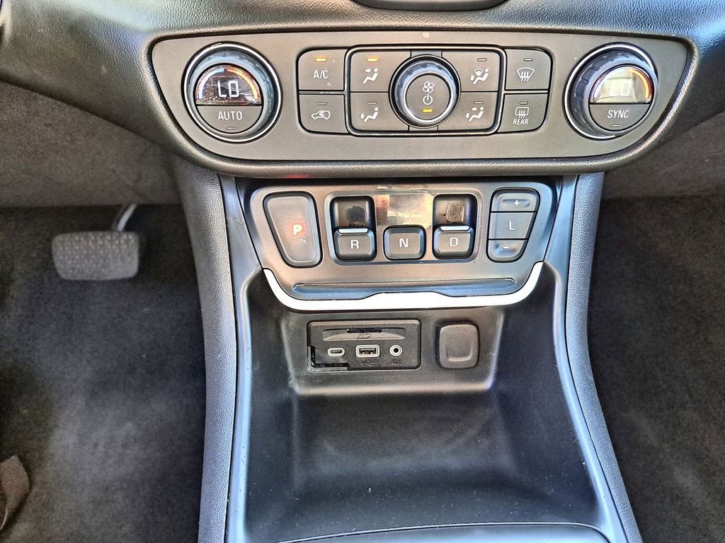 Used 2021 GMC Terrain SLT image 24