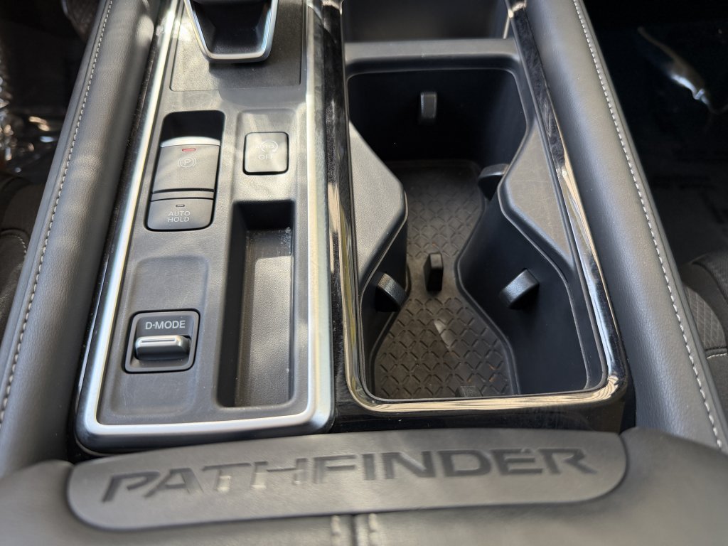 Used 2025 Nissan Pathfinder SV w/ SV Premium Package FWD image 25