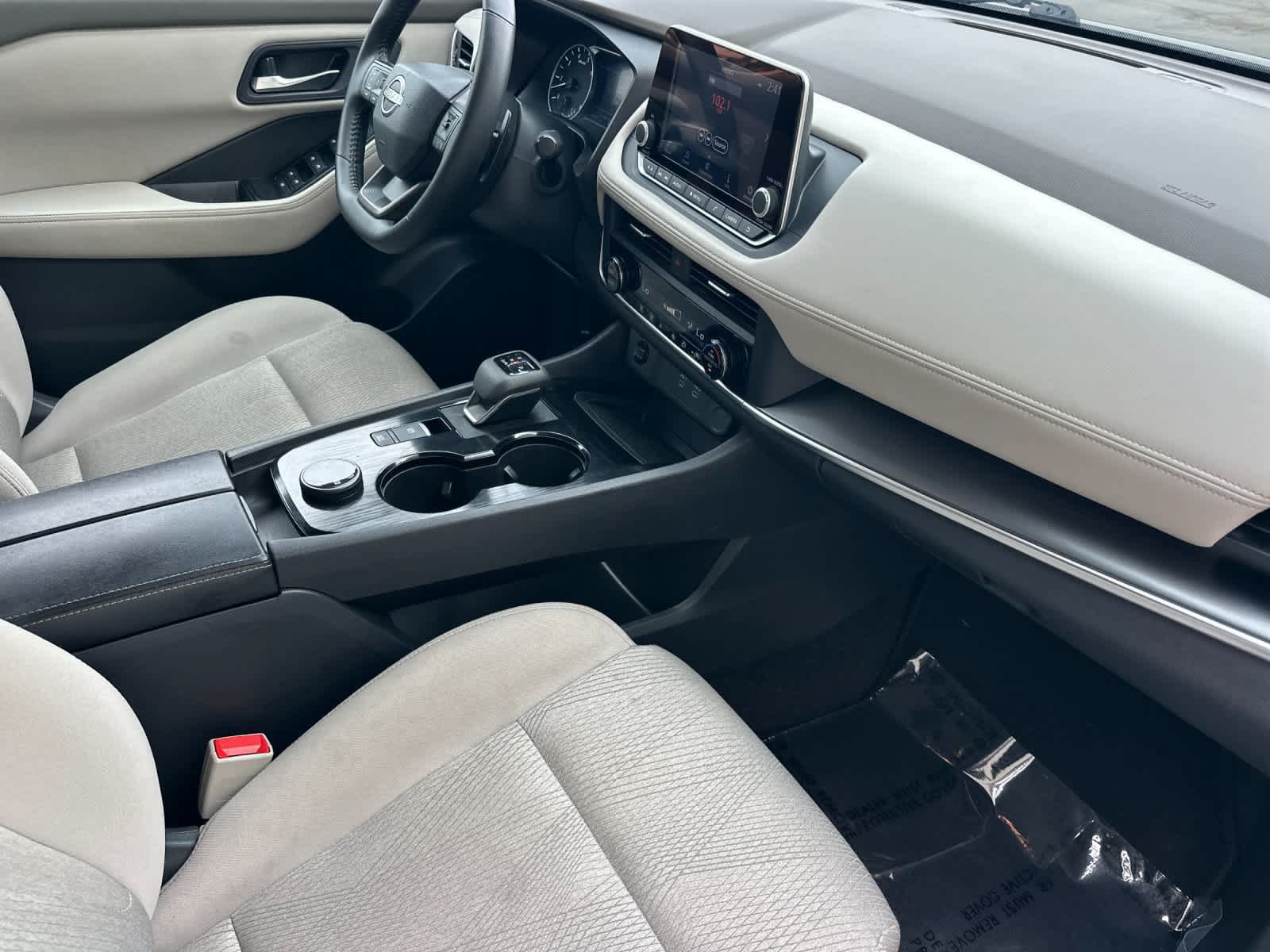 Used 2025 Nissan Rogue SV AWD/4WD image 17