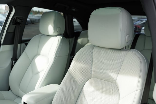 Used 2023 Porsche Macan w/ Premium Package Plus image 5