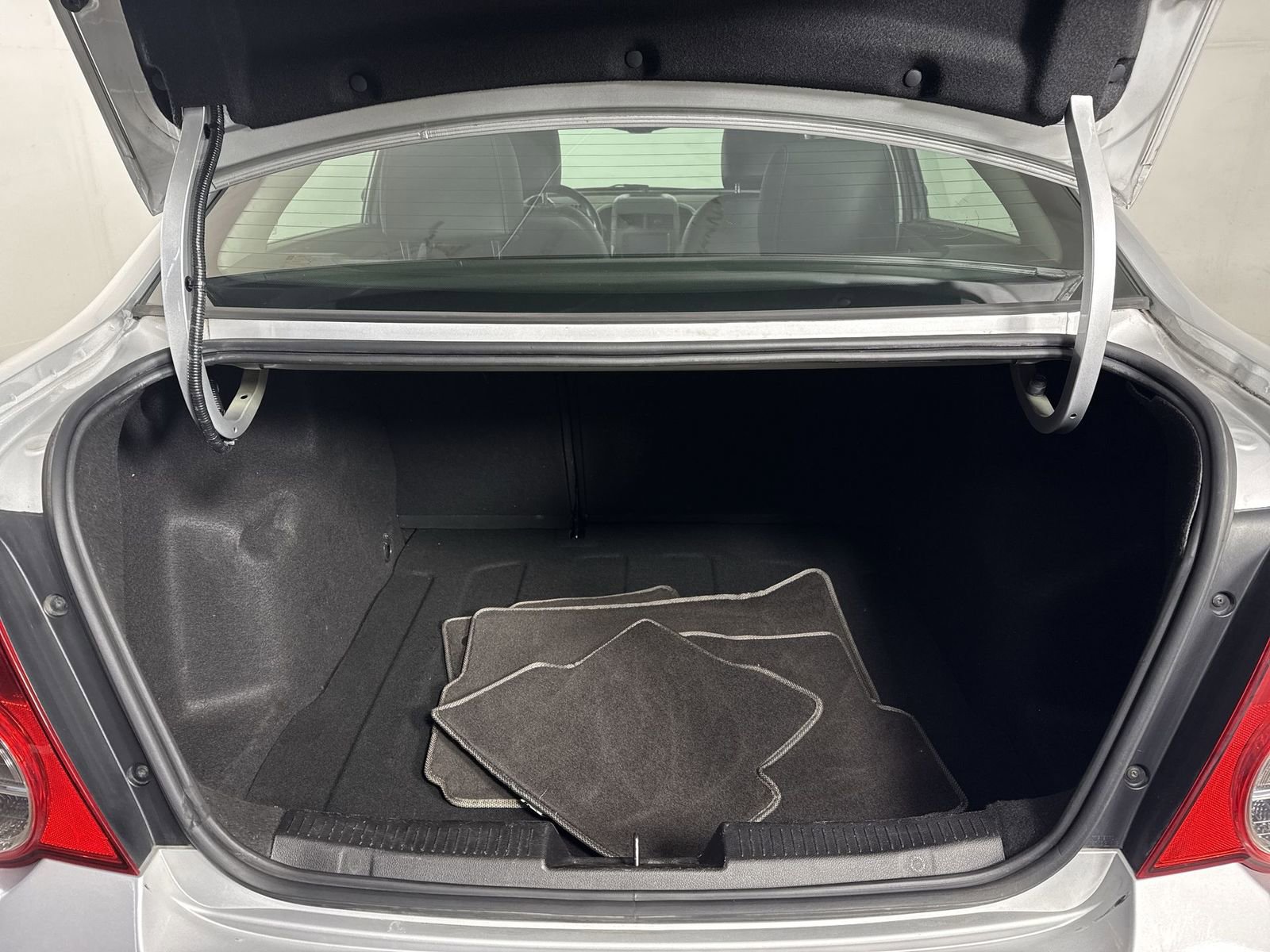 Used 2014 Chevrolet Sonic LTZ image 31