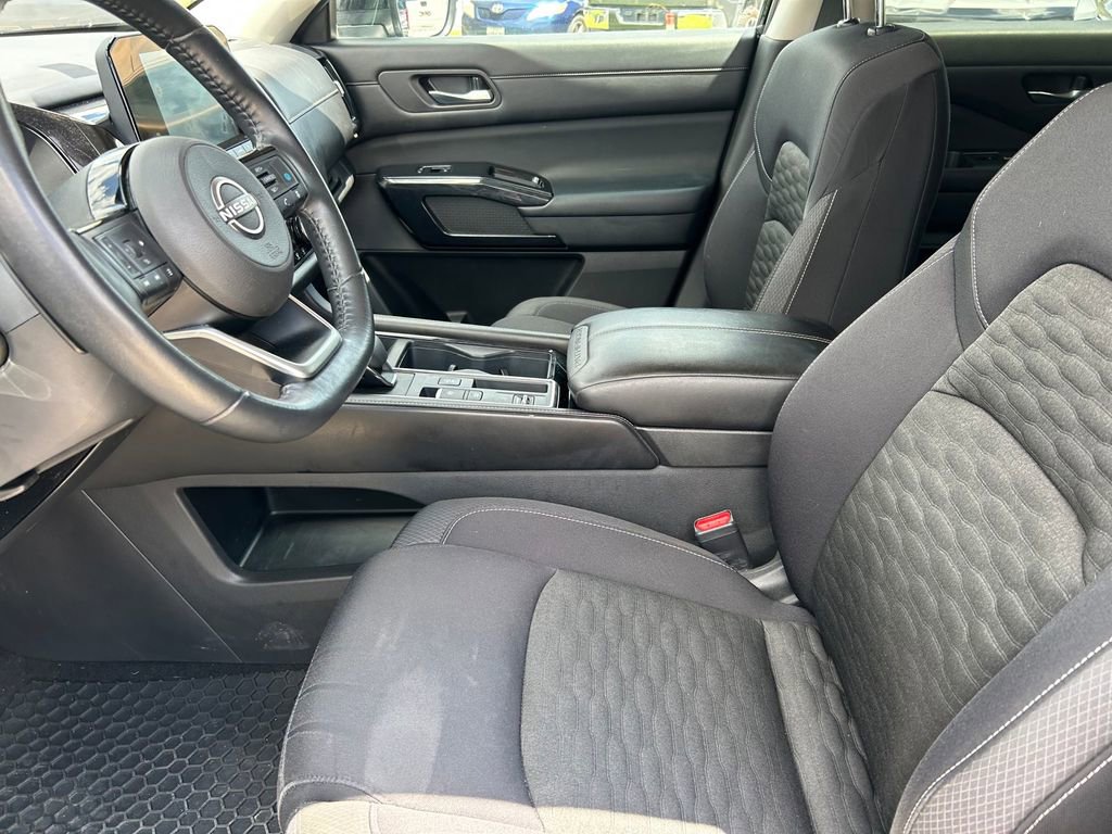 Used 2022 Nissan Pathfinder SV FWD image 11