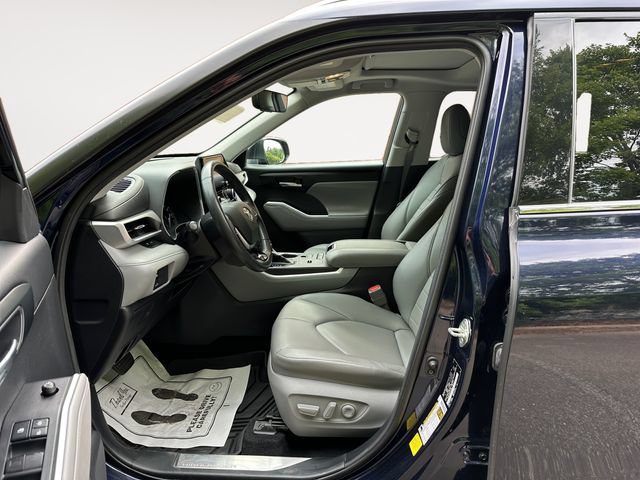 Used 2020 Toyota Highlander XLE FWD image 9