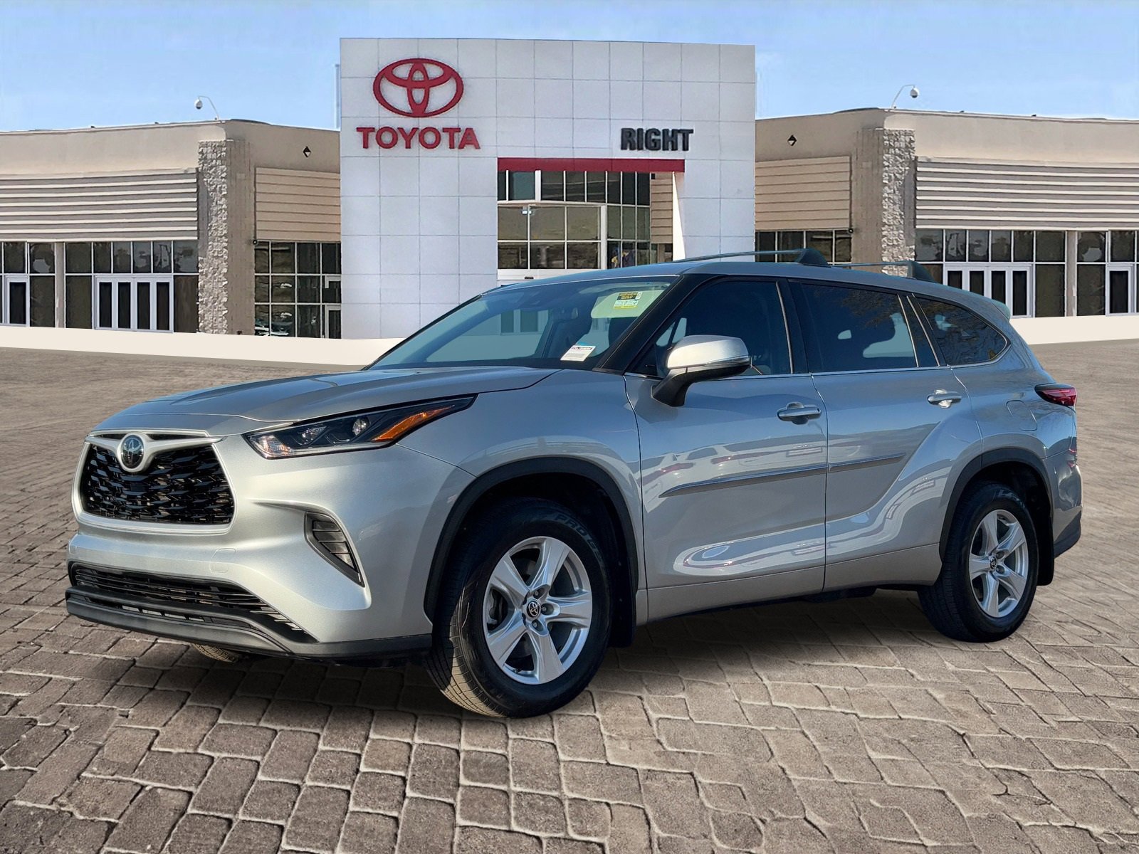 Certified 2021 Toyota Highlander L image 2