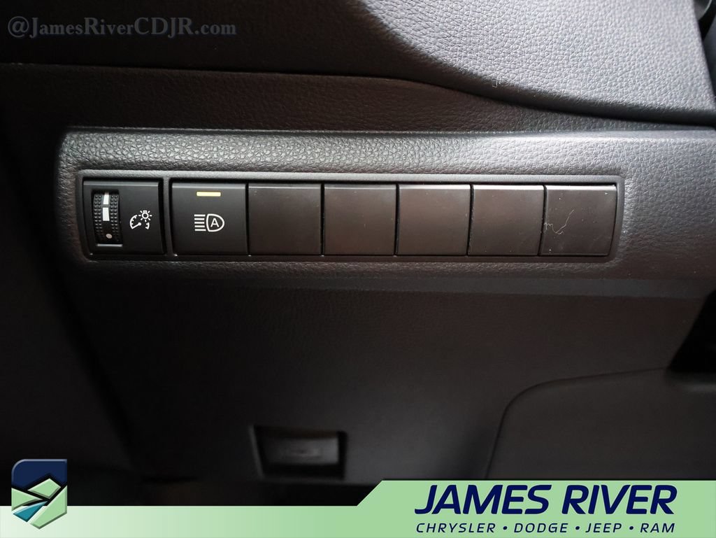 Used 2025 Toyota Corolla LE FWD image 30