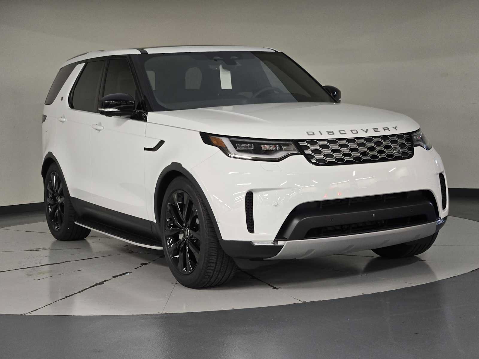Used 2026 Land Rover Discovery S AWD/4WD image 7