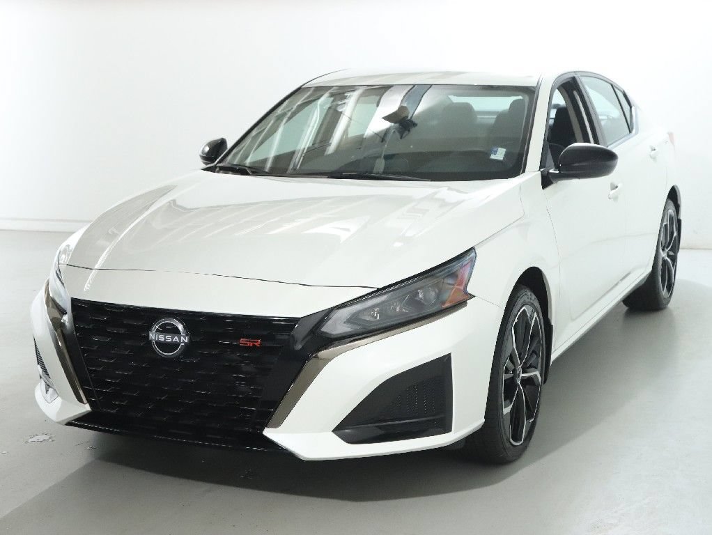 Certified 2025 Nissan Altima 2.5 SR AWD/4WD image 4