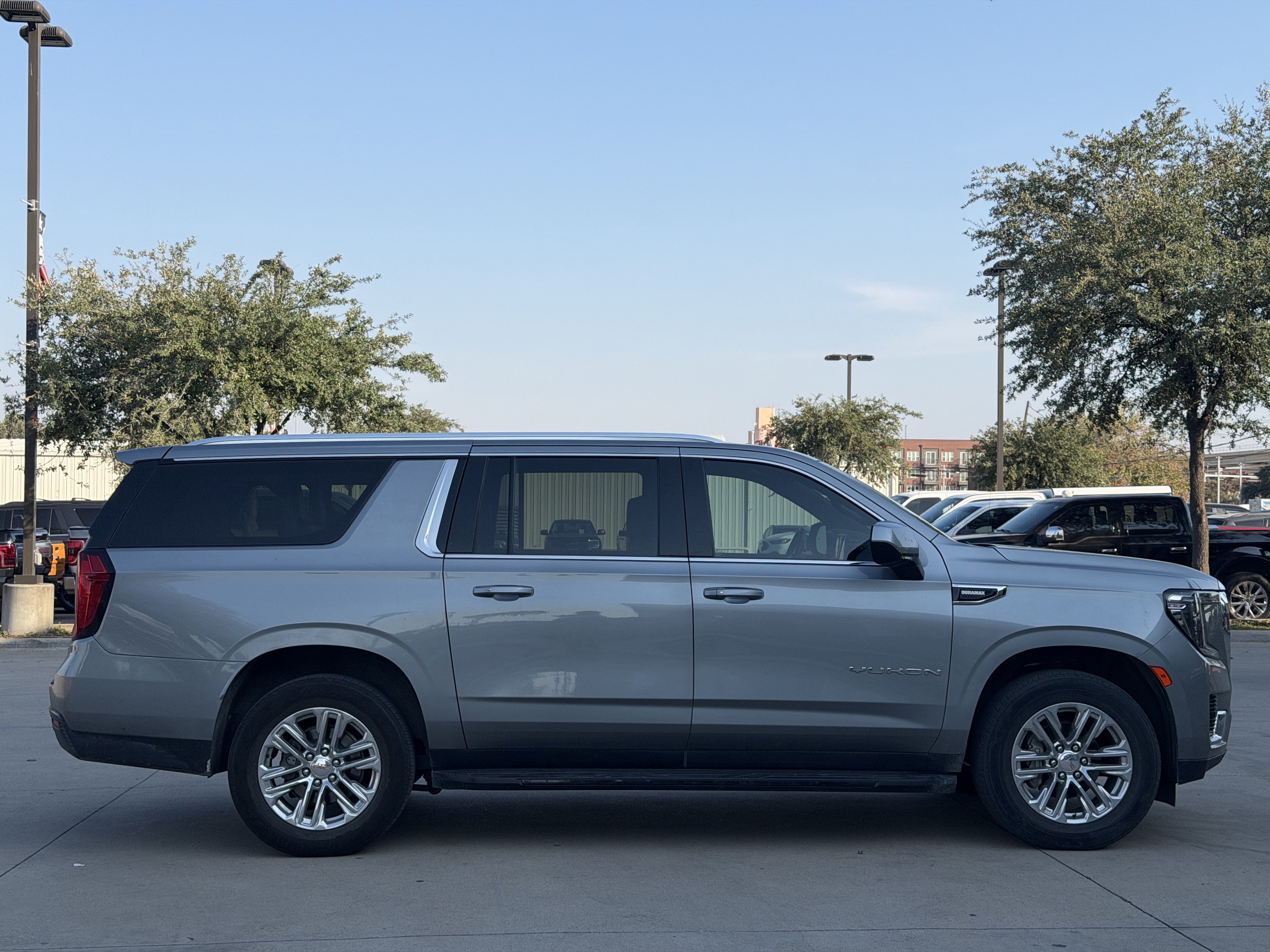 Used 2023 GMC Yukon XL SLE w/ Max Trailering Package RWD image 3