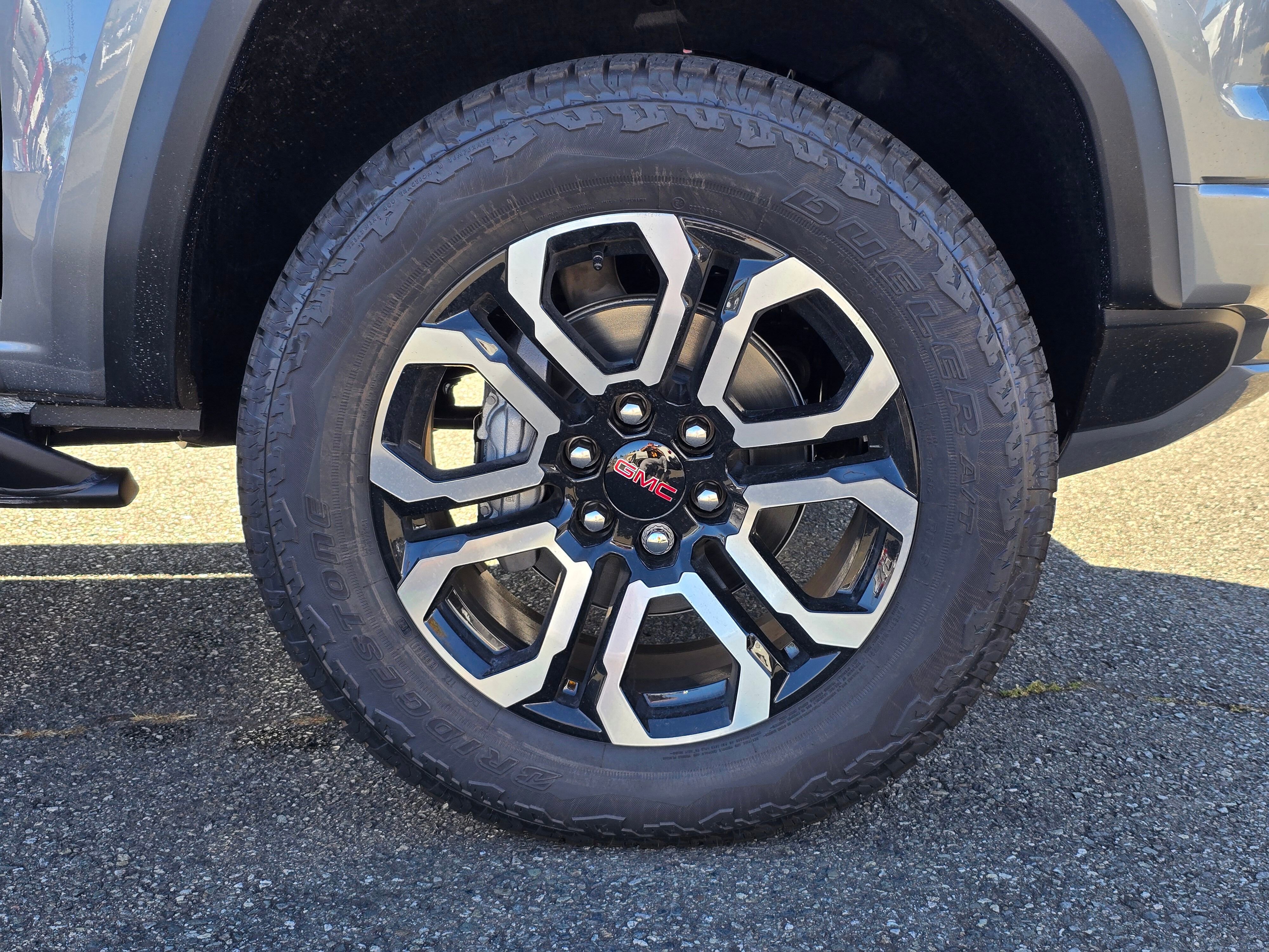 New 2025 GMC Canyon AT4 w/ Nightfall Edition image 9