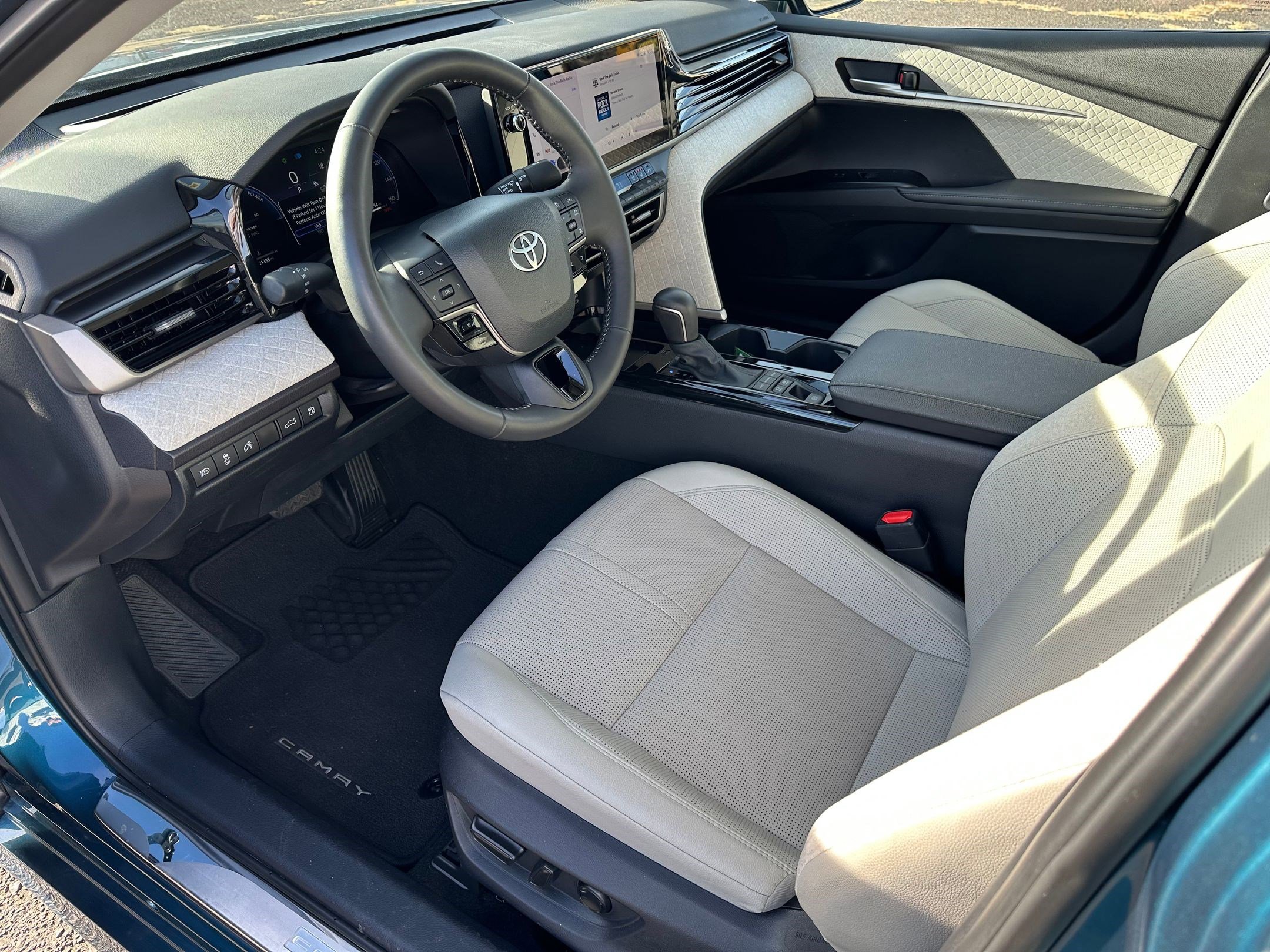 Used 2025 Toyota Camry XLE w/ Premium Package image 4