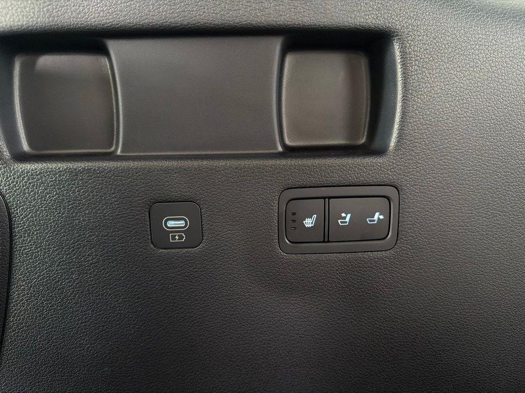 Used 2024 Hyundai Palisade Limited AWD/4WD image 19