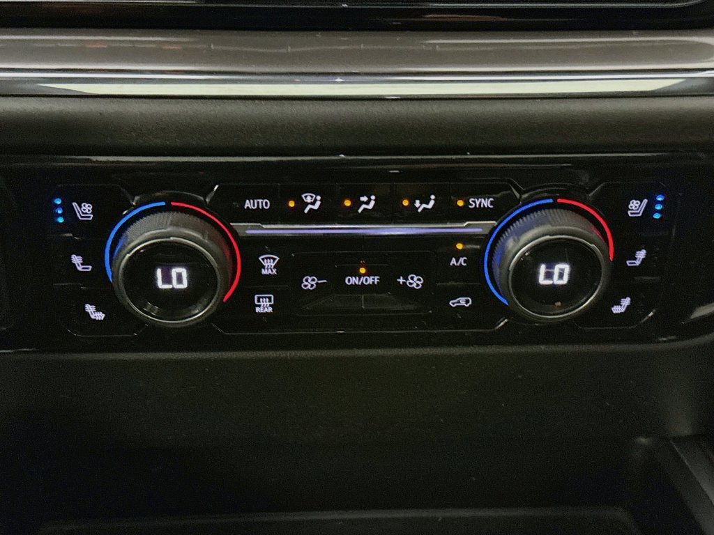 Used 2023 Chevrolet Silverado 1500 High Country w/ Technology Package AWD/4WD image 16