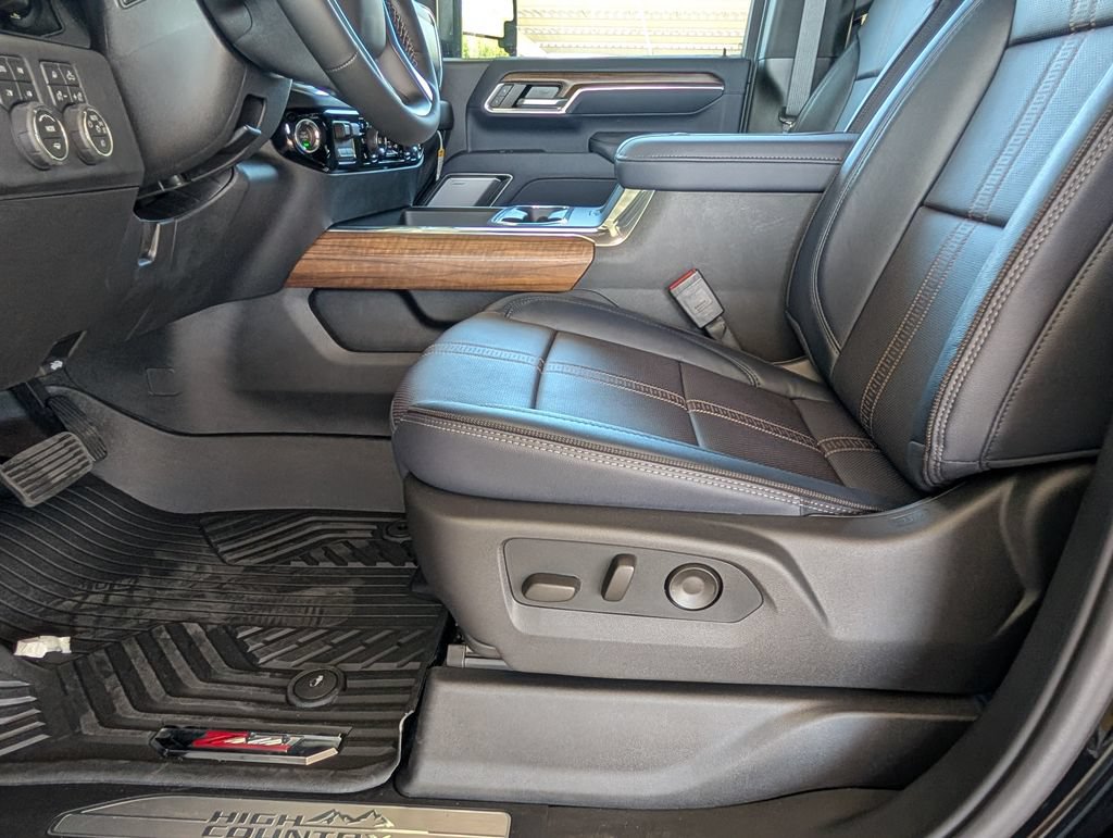 New 2026 Chevrolet Silverado 3500 High Country w/ High Country Premium Package AWD/4WD image 9