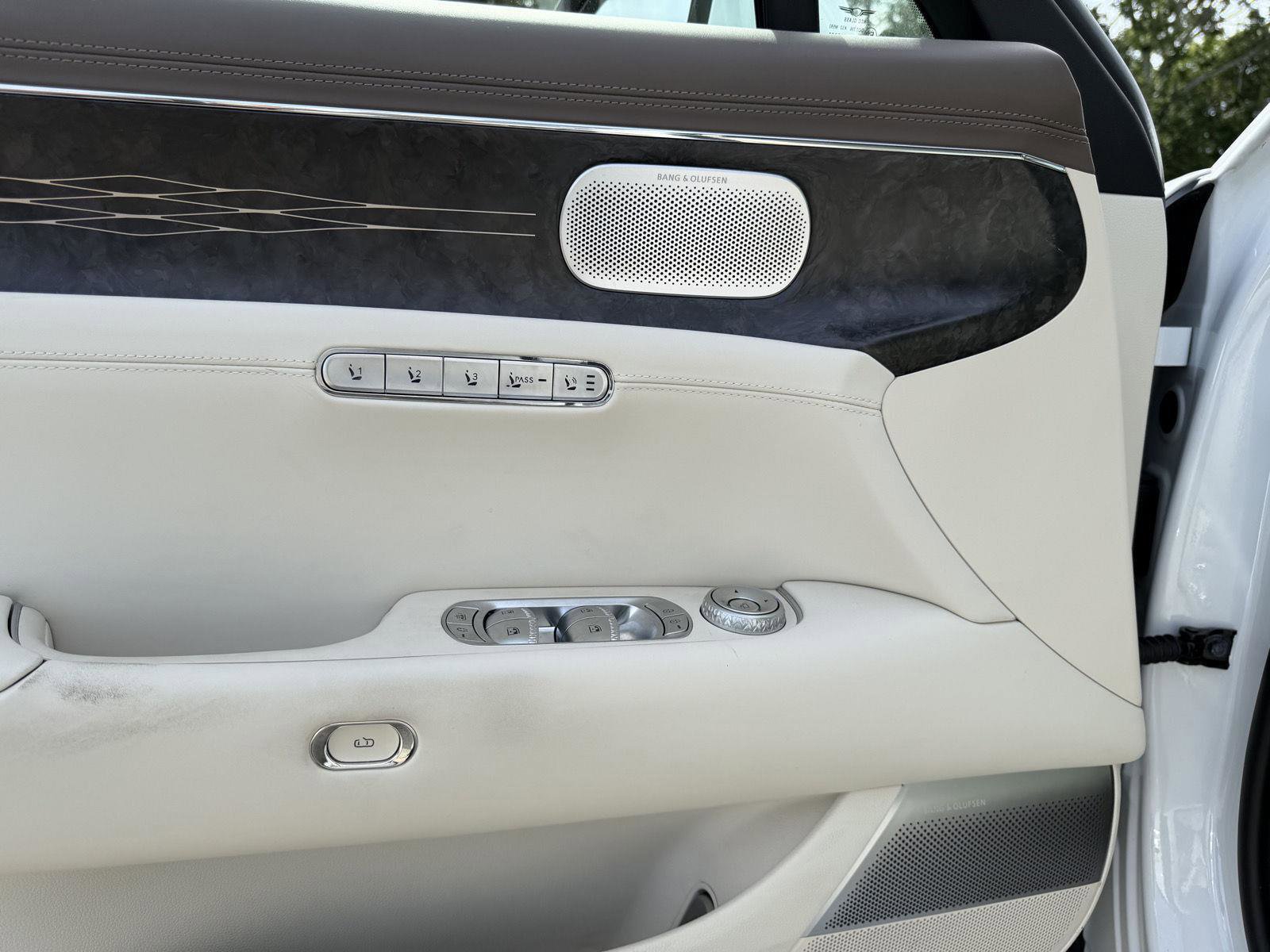 Used 2025 Genesis G90 3.5T AWD/4WD image 7