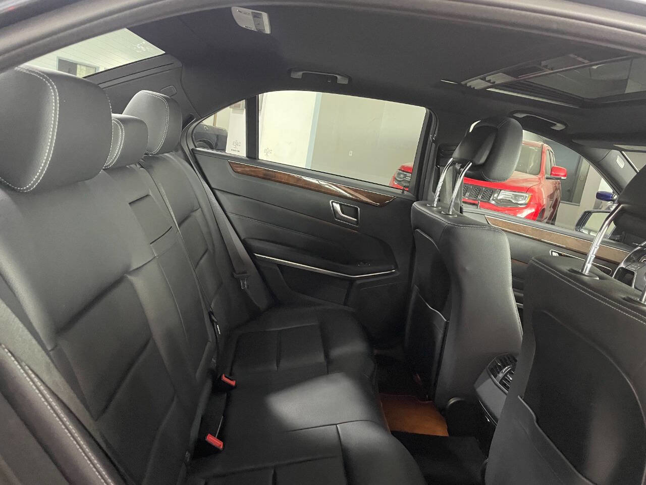 Used 2016 Mercedes-Benz E 350 4MATIC Sedan image 23
