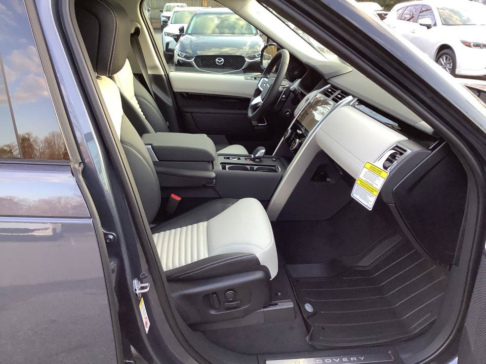 New 2026 Land Rover Discovery S AWD/4WD image 32