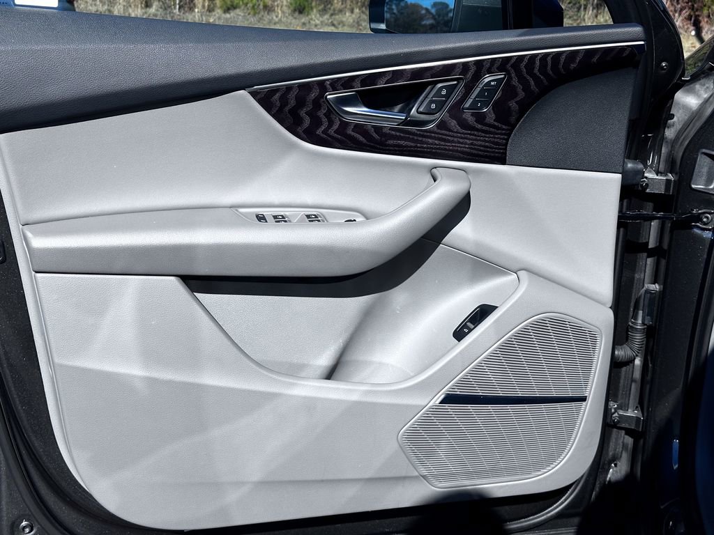 Used 2021 Audi Q7 2.0T Premium Plus w/ Premium Plus Package image 28