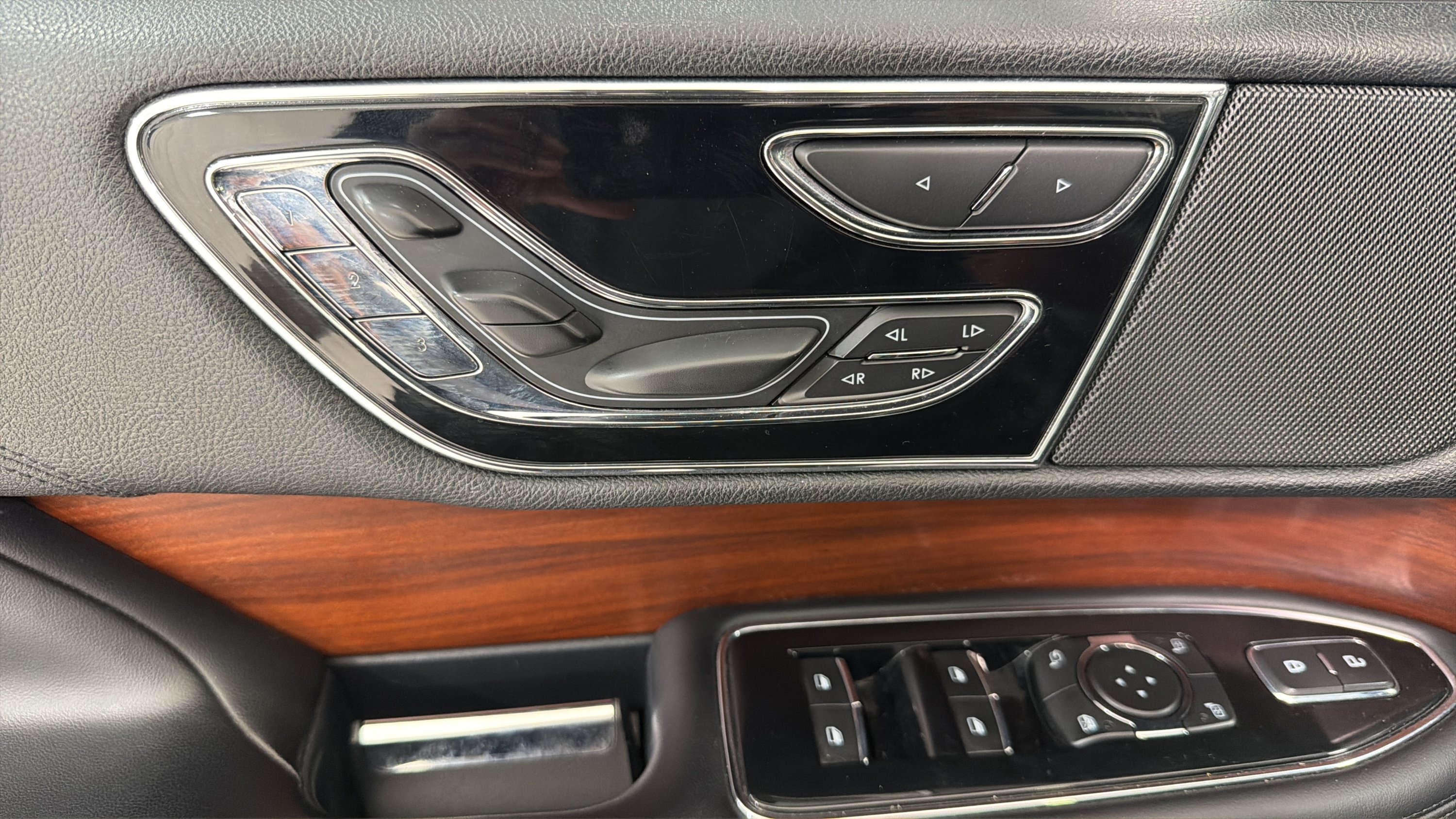 Used 2020 Lincoln Navigator L Reserve RWD image 10