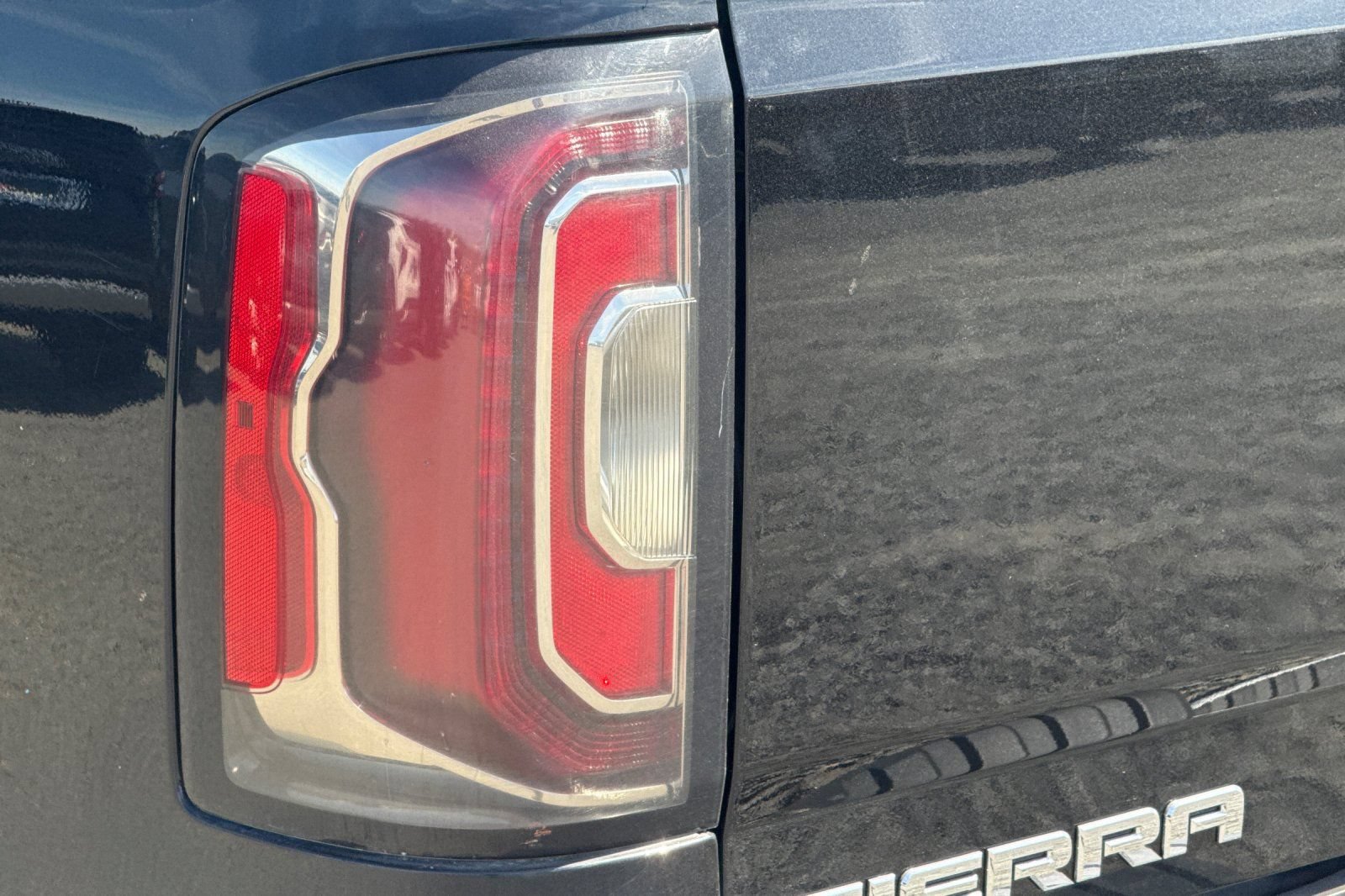 Used 2018 GMC Sierra 1500 SLT AWD/4WD image 45