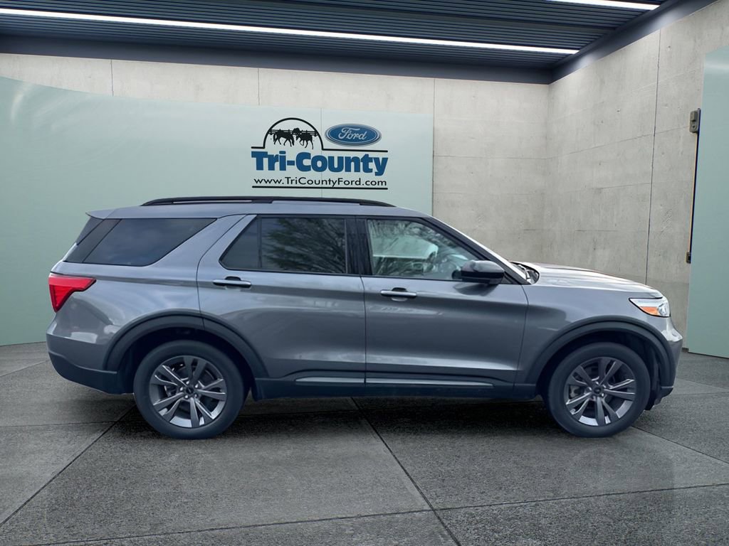 Used 2023 Ford Explorer XLT w/ Equipment Group 202A image 8