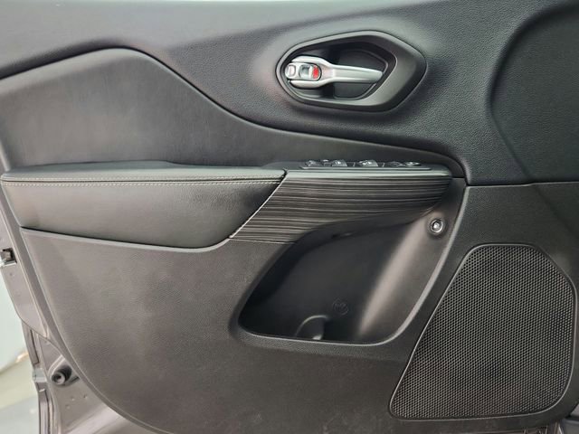 Used 2016 Jeep Cherokee Limited AWD/4WD image 25