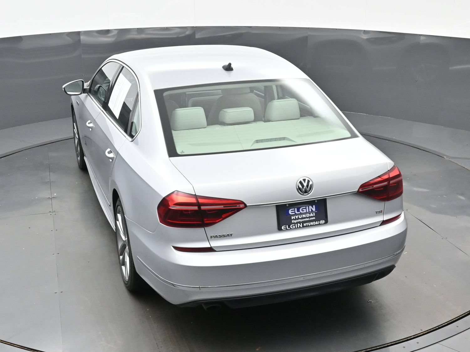 Used 2017 Volkswagen Passat 1.8T R-Line FWD image 34