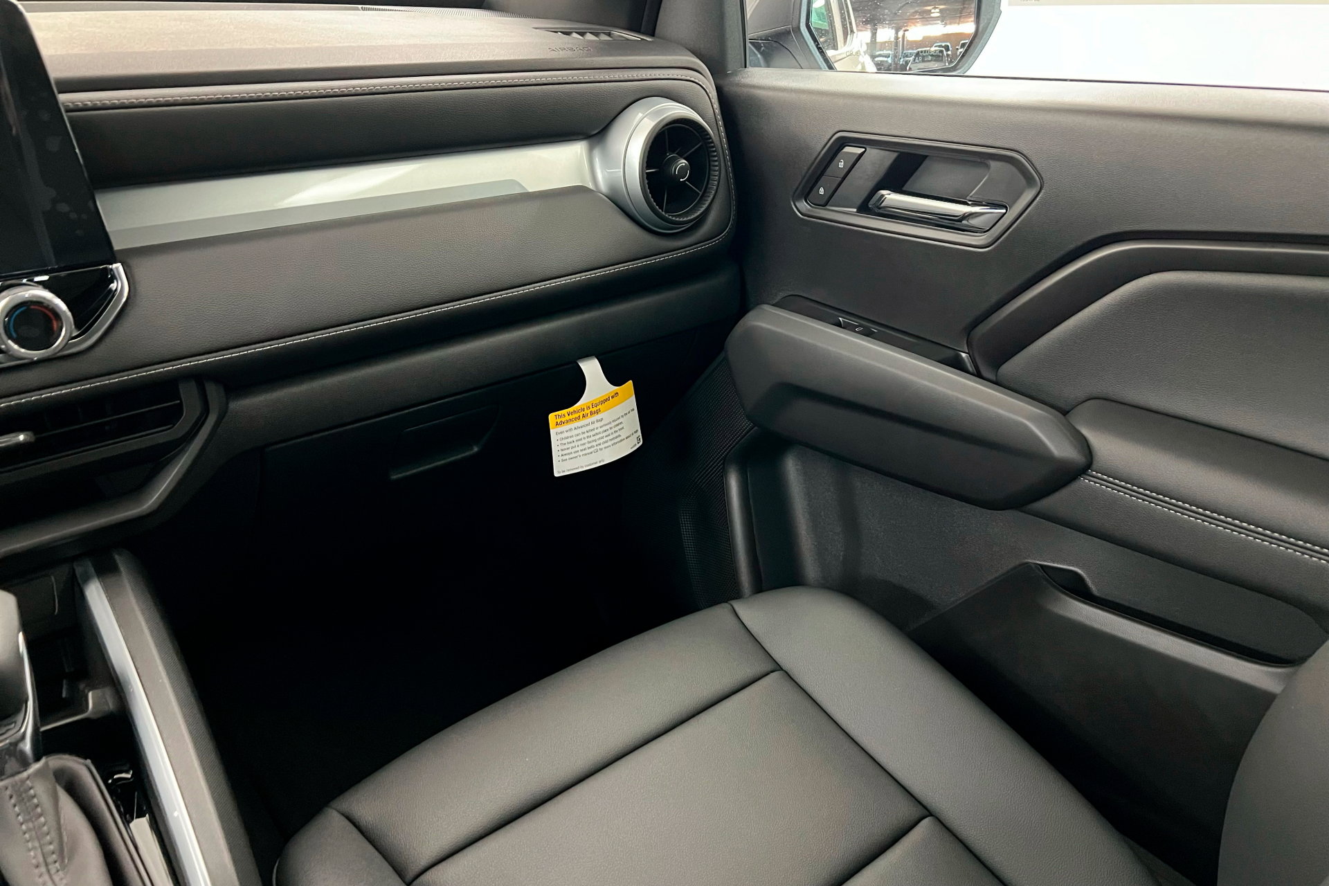 New 2025 Chevrolet Colorado LT w/ LT Convenience Package image 11