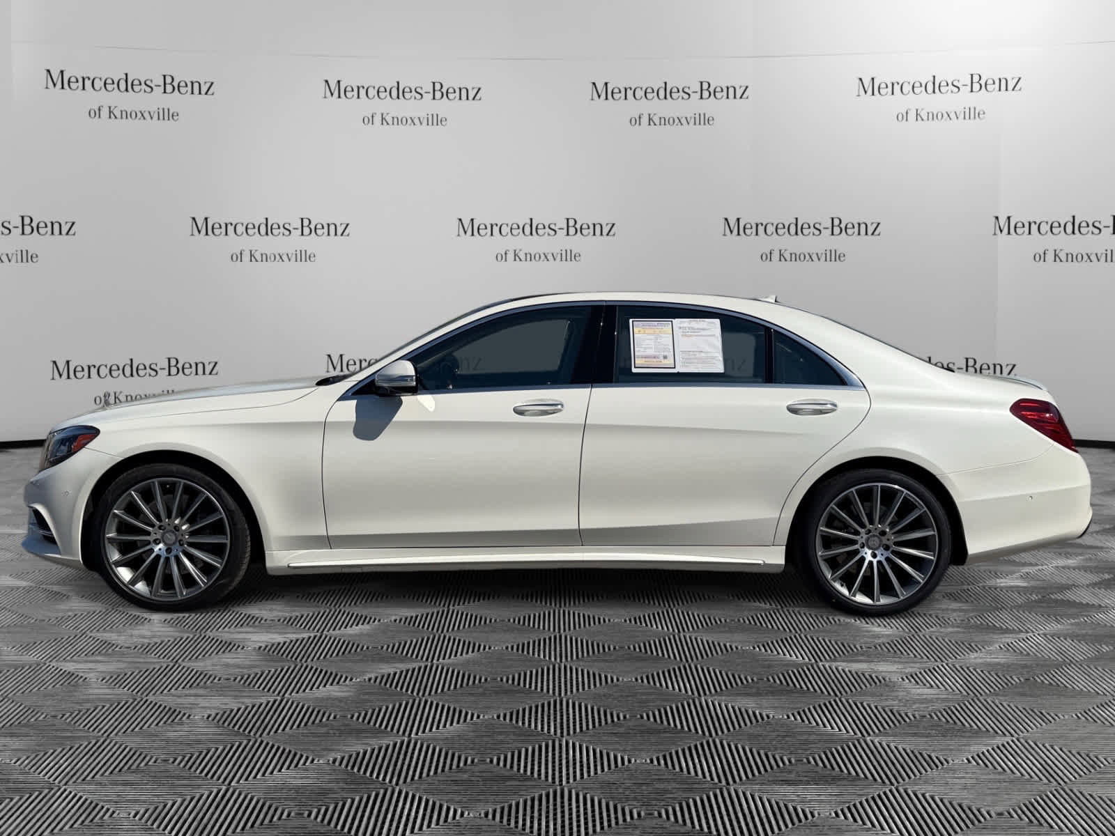 Used 2016 Mercedes-Benz S 550 4MATIC Sedan image 2