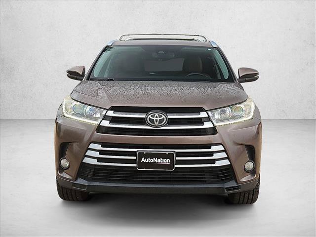 Used 2017 Toyota Highlander Limited FWD image 2