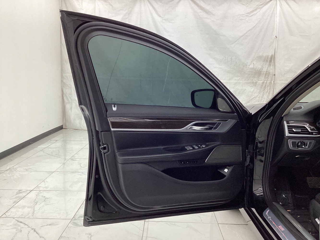 Used 2019 BMW 740i xDrive image 18