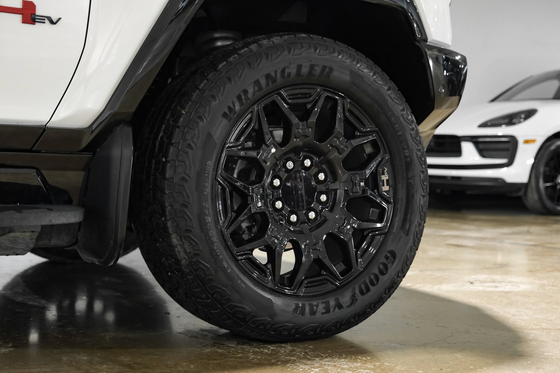 Used 2025 GMC Hummer EV 2X w/ LPO, Sport Package AWD/4WD image 70