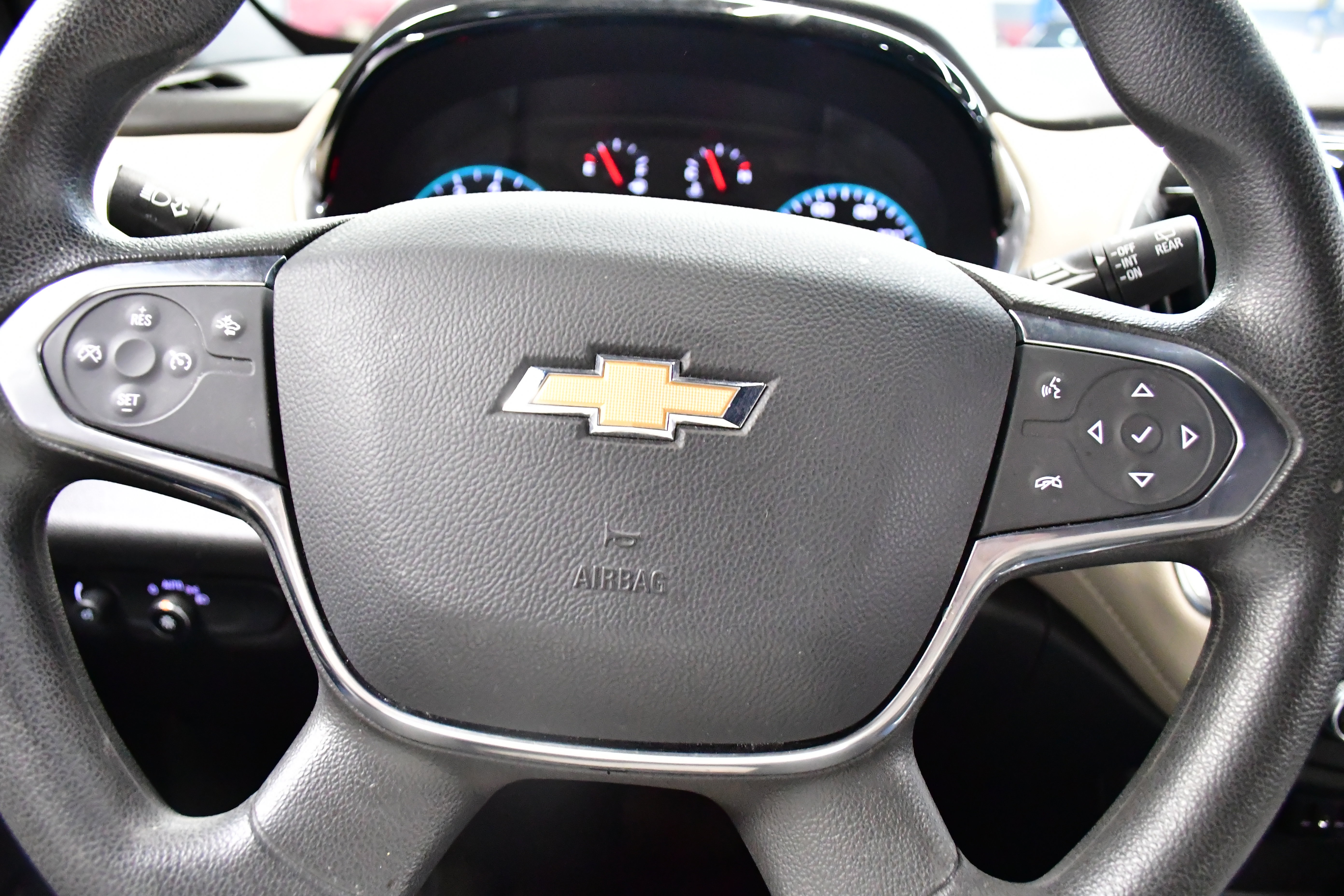 Used 2023 Chevrolet Traverse LS FWD image 20