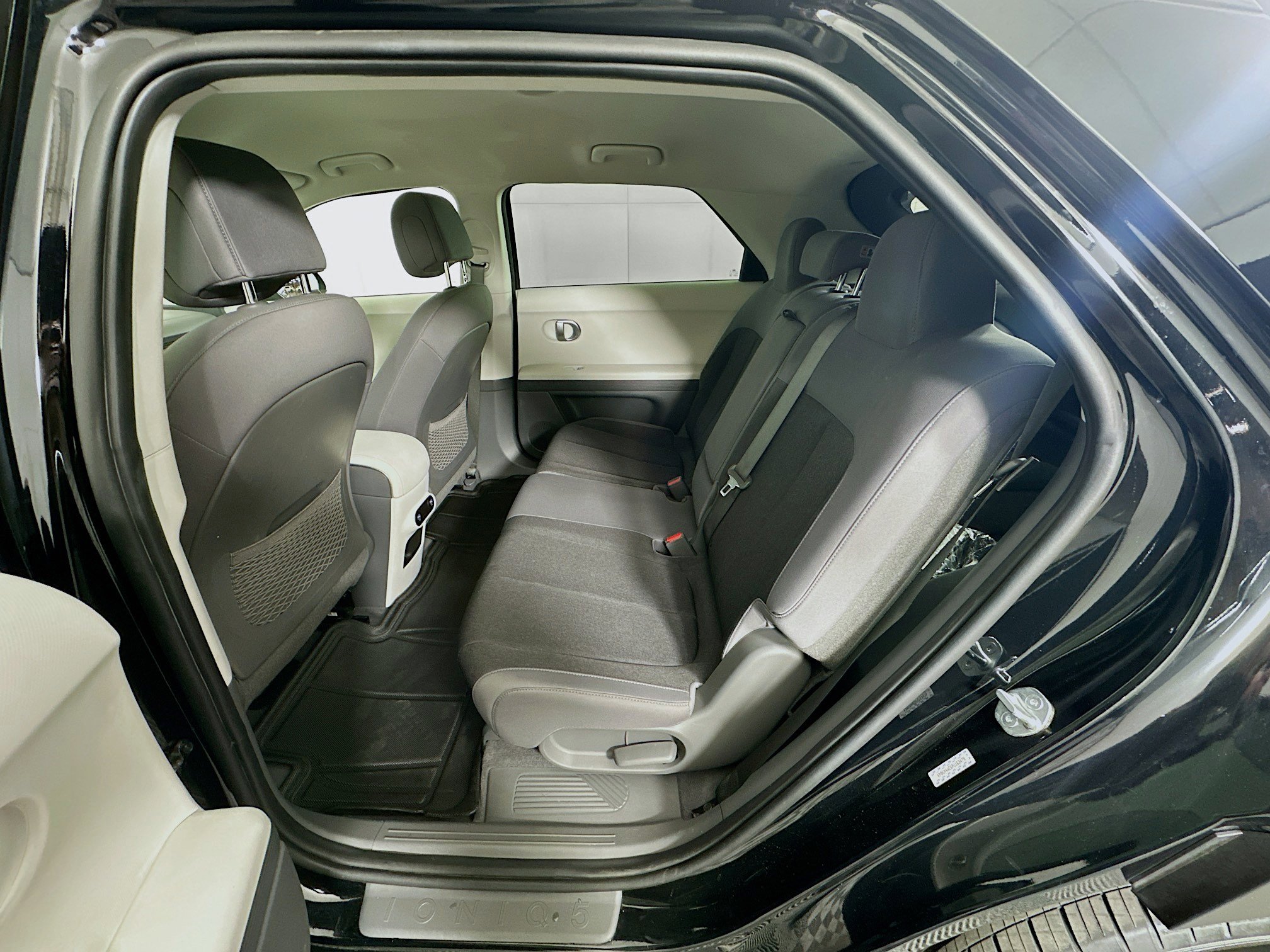 Used 2023 Hyundai Ioniq 5 SE w/ Cargo Package image 27