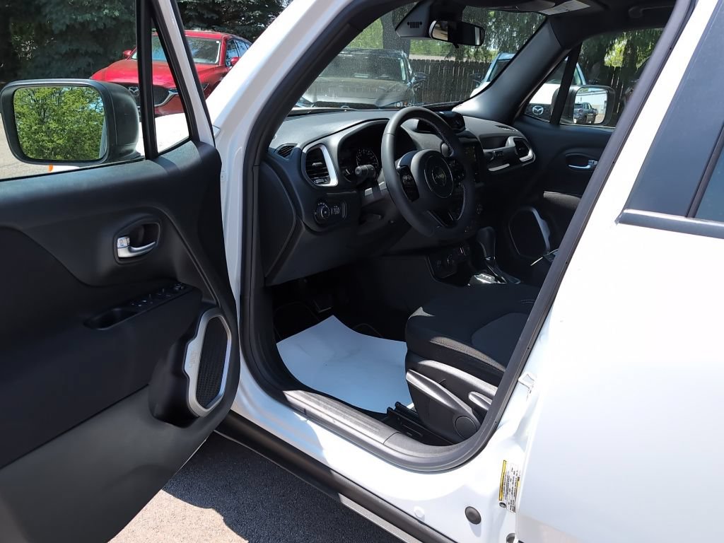 Used 2021 Jeep Renegade Latitude w/ Luxury Group II AWD/4WD image 13