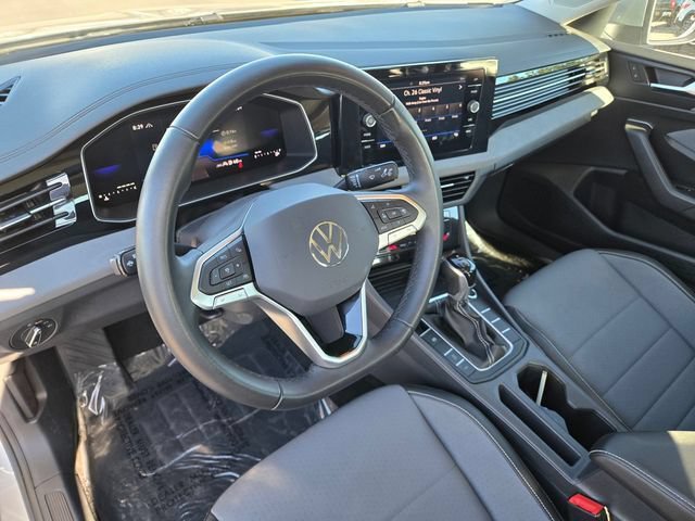 Used 2025 Volkswagen Jetta SE FWD image 12